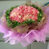 鲜花:粉玫瑰36枝，公仔一对，外围羽毛，手揉纸高档包装