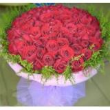 鲜花:红玫瑰99枝，满天星绿叶外围，纱网豪华包装（此花需提前预定，并限送各大城市）