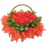 土溪镇花店鲜花:采用22枝红色康乃馨单枝包装，绿叶外围，棉纸包装花篮