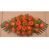 桌花:黄玫瑰24枝，情人草间插，绵纸包装（此花需提前预定）