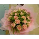 鲜花:粉色玫瑰33枝、透明玻璃花瓶、粉色细丝带扎结
