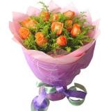 鲜花:红色康乃馨22支，小草花点缀，情人草；卷边纸圆形包装，双色法式蝴蝶结束扎