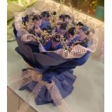 鲜花:99枝粉玫瑰，紫色手揉纸圆形束扎