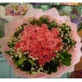 鲜花:24支红玫瑰，丝带包扎，送小熊一只，高档礼盒包装