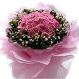 鲜花:19枝香槟玫瑰，2枝白香水百合，米兰间插、纱网外包，粉色棉纸外围，圆形花束。