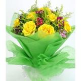 黄玫瑰:黄玫瑰11枝，配花适量，黄莺点缀，绵纸圆形包装