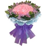 鲜花:33朵戴安娜粉玫瑰，内衬粉色软纱，外天蓝色波点瓦楞纸加淡绿色软纱圆形包装，粉色丝带束扎