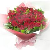 勐永镇花店鲜花:57朵红玫瑰，配米兰，外层红色皱纹纸圆形包装，粉色丝带束扎