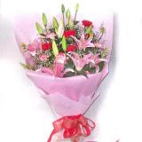 鲜花:19支红玫瑰 4只百合桔色包装