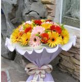 鲜花:香水百合10朵，单朵包装，米兰间插，单面插花花束，手揉纸包装