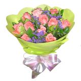 鲜花:太阳花3朵，红色康乃馨8朵，粉色康乃馨16朵，米兰，绿叶搭配。手提花篮一个，绿色丝带束扎