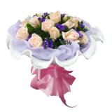 鲜花:2枝粉香水百合，9枝香槟色玫瑰，绿叶点缀；卷边纸外围，圆形包装（此花需预定）
