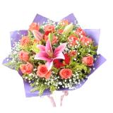 鲜花:A级红玫瑰19枝，绿叶间插，手揉纸及纱网组合单面高档包装