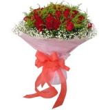 鲜花:33枝红玫瑰，每枝单枝包装，米兰间插，满天星外围。卷边纸圆形精美包装，网纱打结