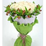 鲜花:白玫瑰19枝，搭配水仙百合（缺货的季节或地区用米兰或勿忘我代替），采用高雅的卷边纸精致包装，让你的爱表现得淋漓尽致。（此花需提前预定）