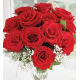 鲜花:9枝红玫瑰,9枝白玫瑰,配满天星及绿叶.
