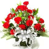 鲜花:红，白玫瑰共3层，共101枝，白色泰国兰，绿叶，插成桃心（需提前预定，并限送各大城市）