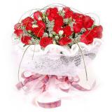 鲜花:11枝白玫瑰，间插米兰，情人草，包装纸，手揉纸精美包装