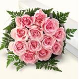 鲜花:33枝粉玫瑰，满天星点缀，手揉纸单面包装。