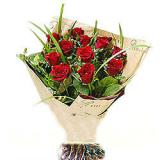 牟定县人民医院花店鲜花:11枝红玫瑰、绿叶、土黄色手揉纸单面包装
