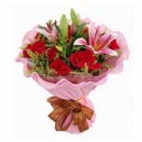 红玫瑰11支2支粉百合 :多头粉百合6枝，巴西木叶垫底，纱网加卷边纸高档包装