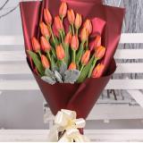 郁金香:双层开业篮一对，玫瑰，百合，康乃馨等常用花材间插，每个1.6米高