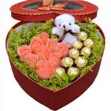 玫瑰礼盒:香水百合,玫瑰,红掌,太阳花,大鸟，各种绿叶及配料1.6－1.7米，高档双层开业篮
