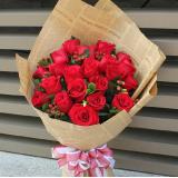 红玫瑰:粉色超级玫瑰19枝，米兰点缀，深紫红色皱纹纸圆形高档包装，黄色丝带打结