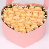 香槟玫瑰:粉玫瑰15枝，单枝包装，绿叶间插，手揉纸包装