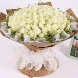 99支白玫瑰:99枝彩玫瑰，丰满配花，沙网内衬，绵纸圆形包装。（材料特殊，需提前订购）