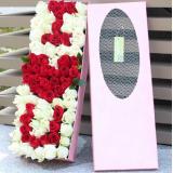 浪漫礼盒:红色、白色郁金香共18枝；花瓶插花（季节性鲜花，预定前请先咨询）。